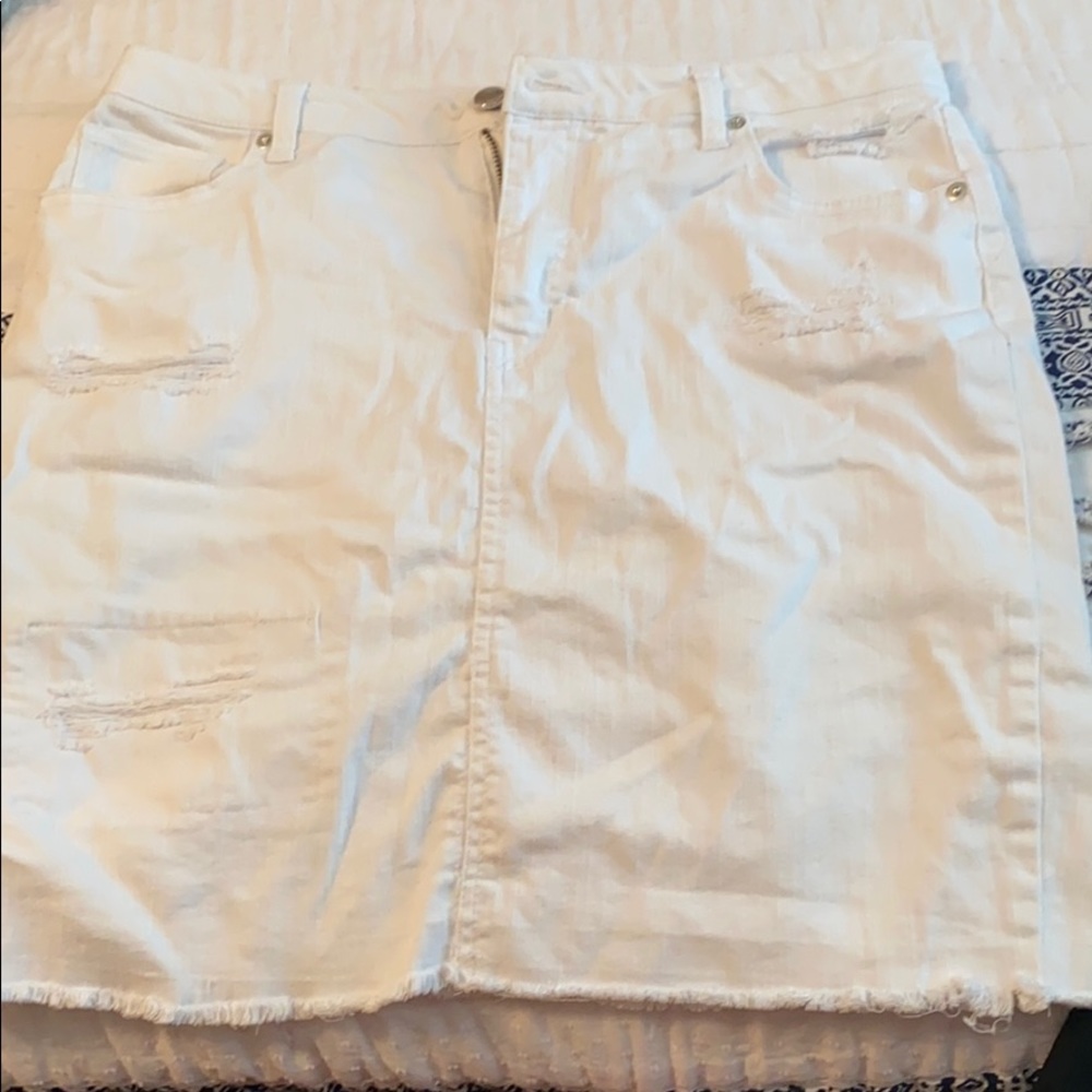 White denim skirt